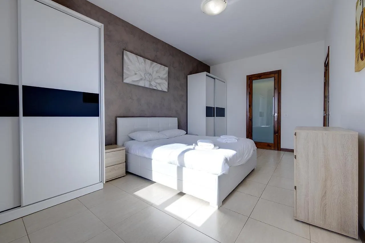 Trendy 3 Bedroom Apartment In Sliema Center 0*,
