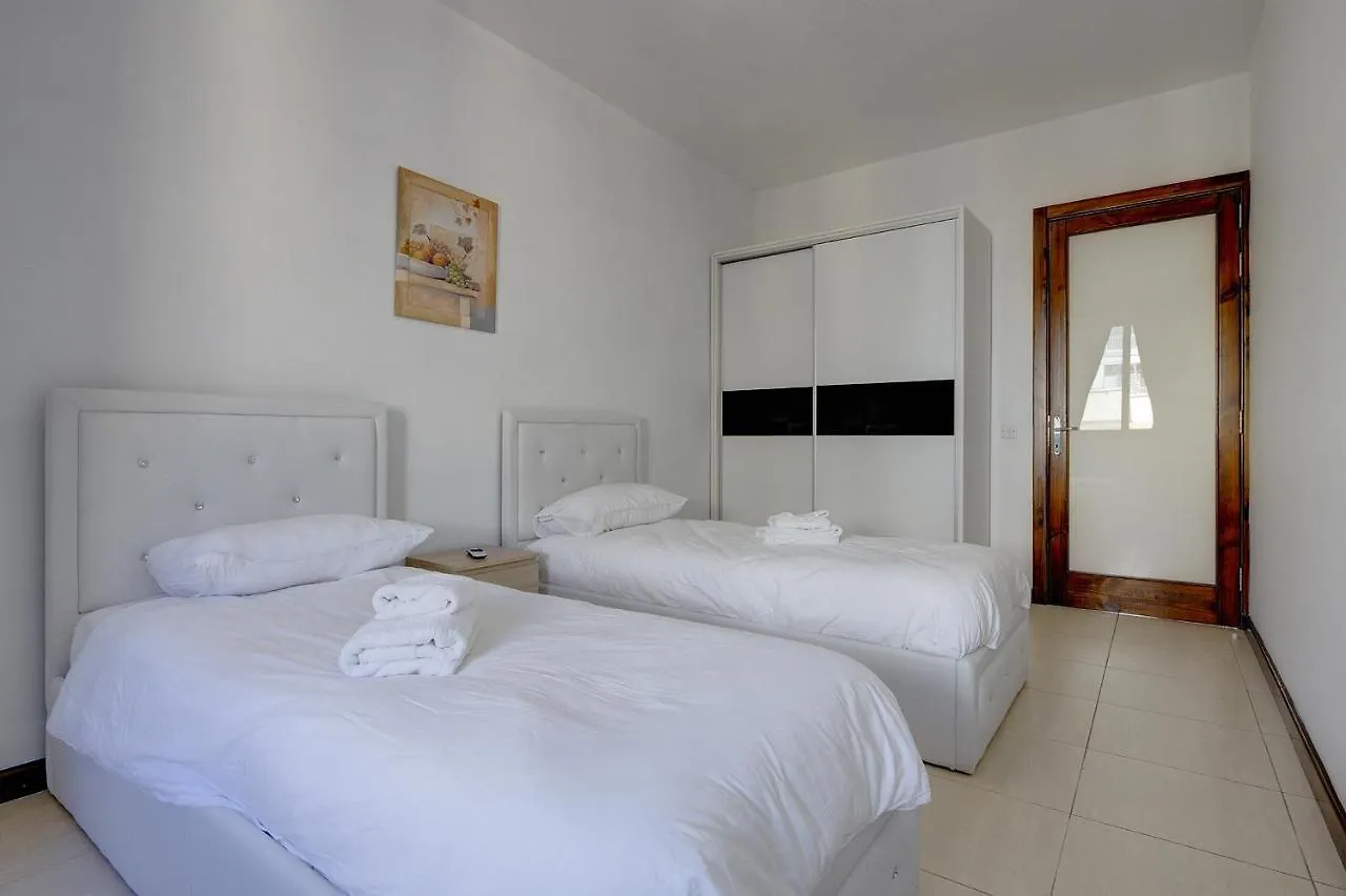 Trendy 3 Bedroom Apartment In Sliema Center 0*,