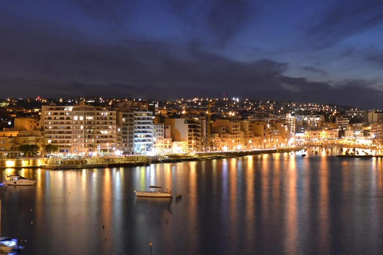Trendy 3 Bedroom Apartment In Sliema Center 0*,  Malta